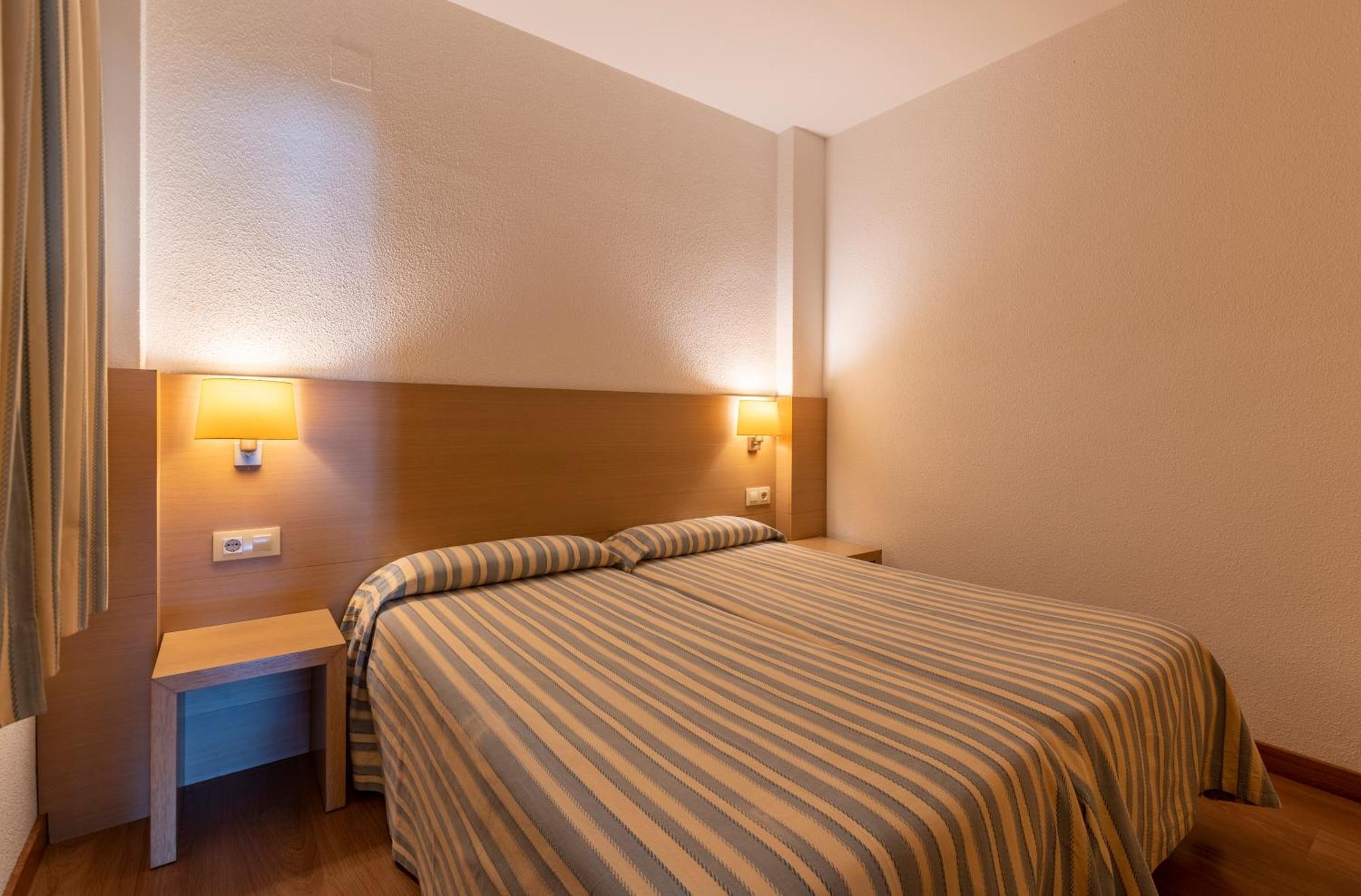 Almirall Apartaments Lloret de Mar Exterior foto